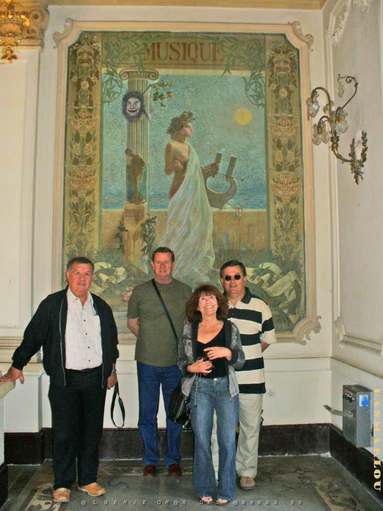 ORAN LE THEATRE AVEC MES AMIS.JPG